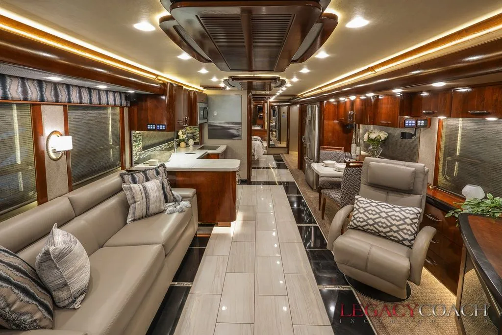 2016 American Coach American Eagle 45C - Photo 4