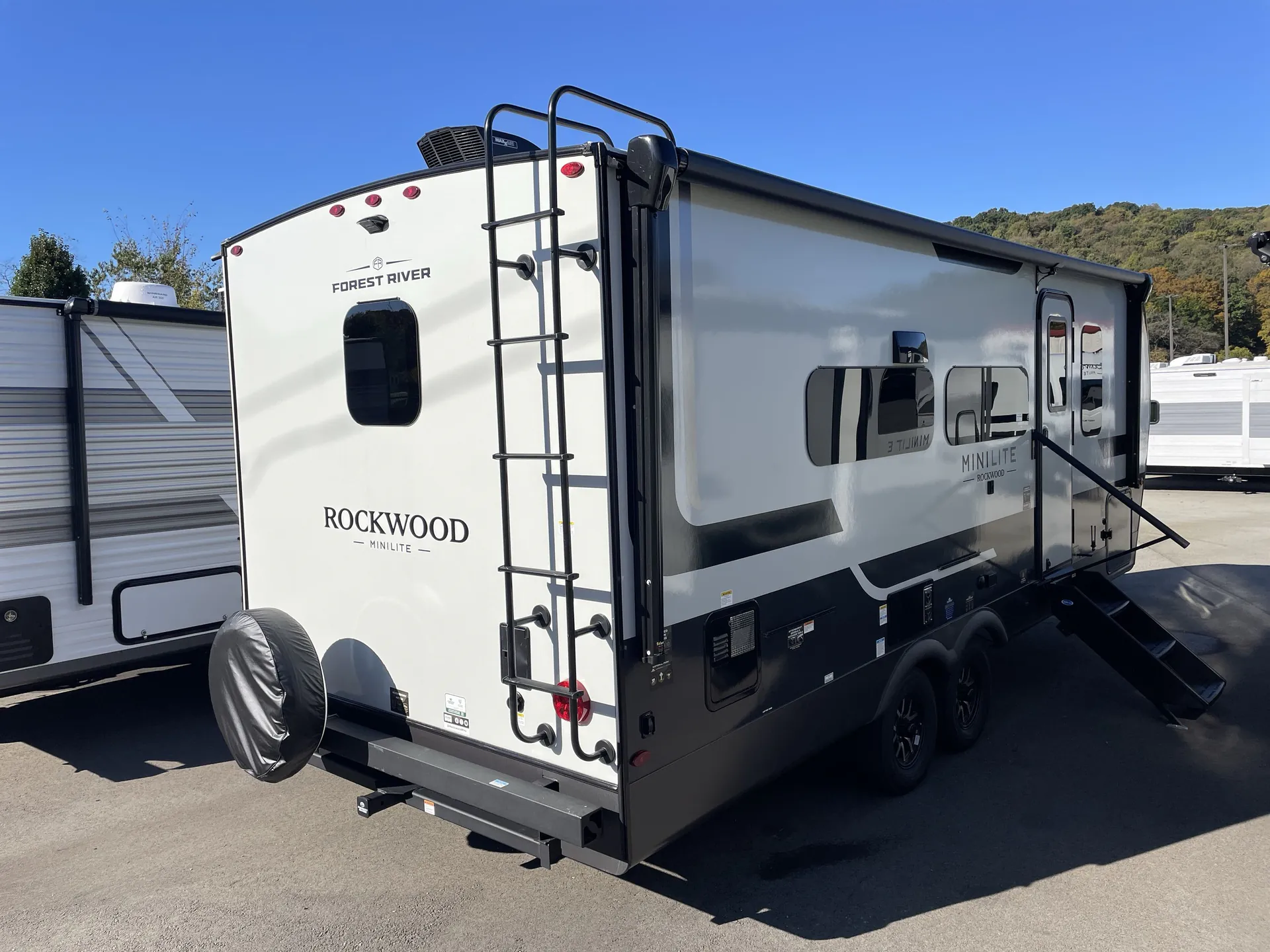 2027 Forest River Rockwood Mini Lite 2524FBT — campside