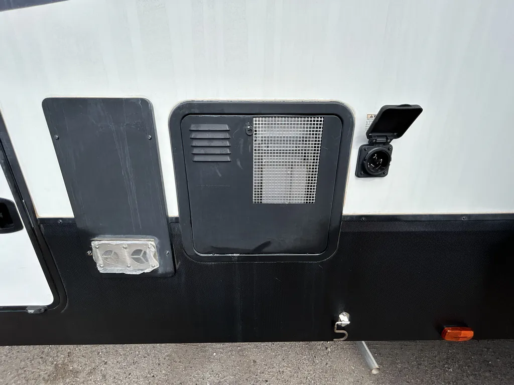 2019 Grand Design Momentum 381M, Photos photo 20