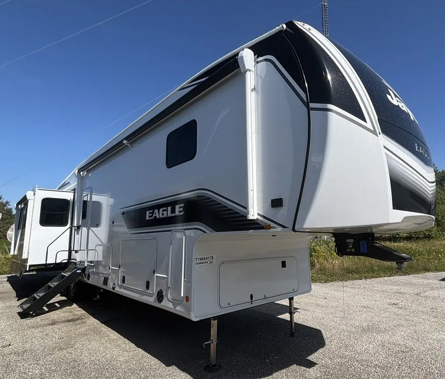2026 Jayco Eagle 355MBQS - Photo 2
