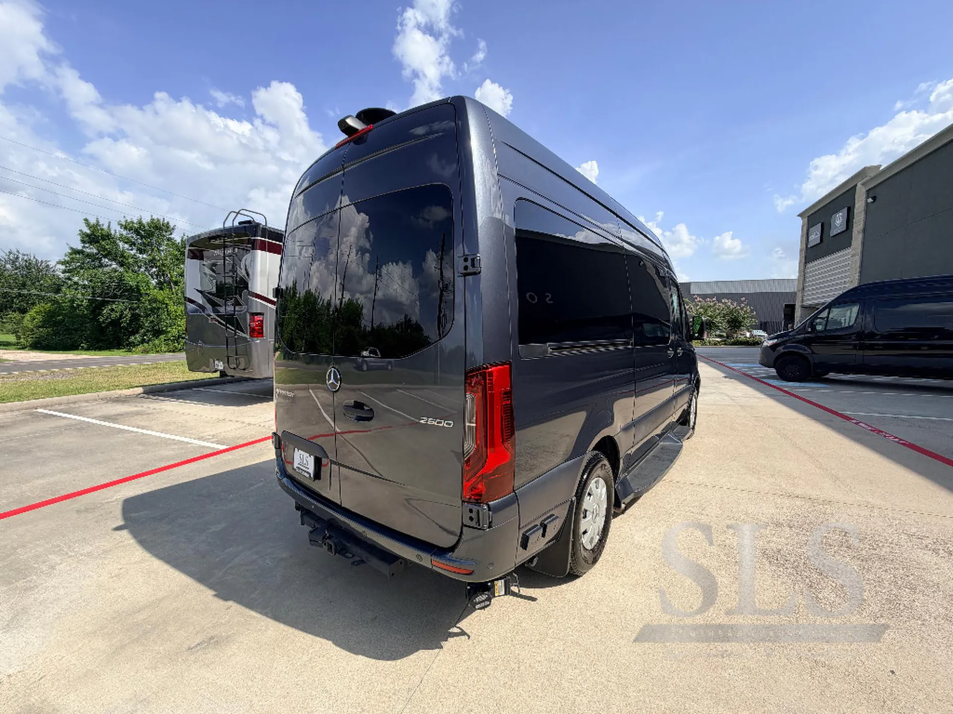 2024 Midwest Automotive Designs Luxe Cruiser D4 - Photo 4