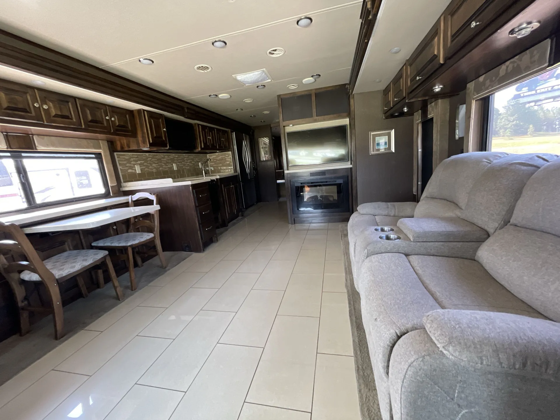2016 Tiffin Allegro Red 37 PA — living area main