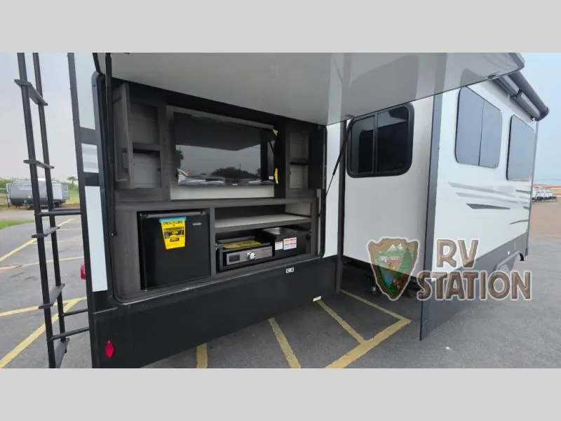 2026 Venture RV SportTrek Touring Edition 354VBH - Photo 4
