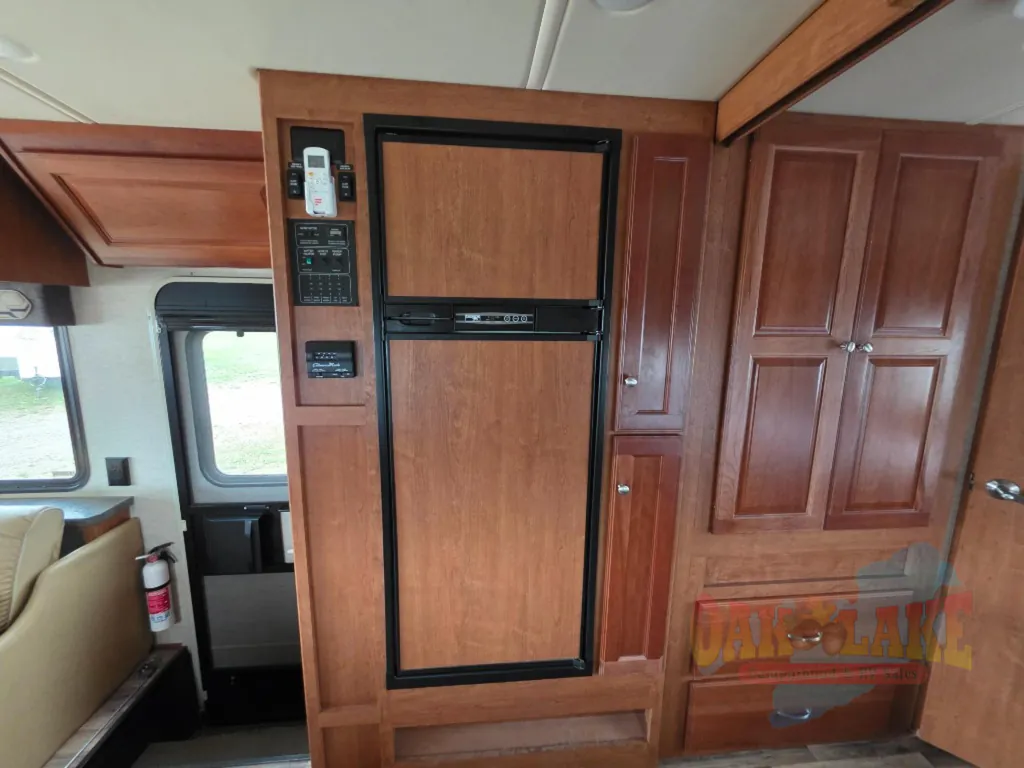 2018 Winnebago Sunstar 27P, Photos photo 21