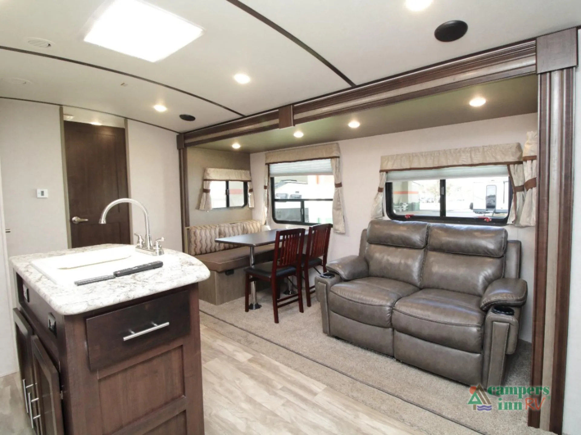 2018 Forest River Surveyor 285IKLE — Photo 5