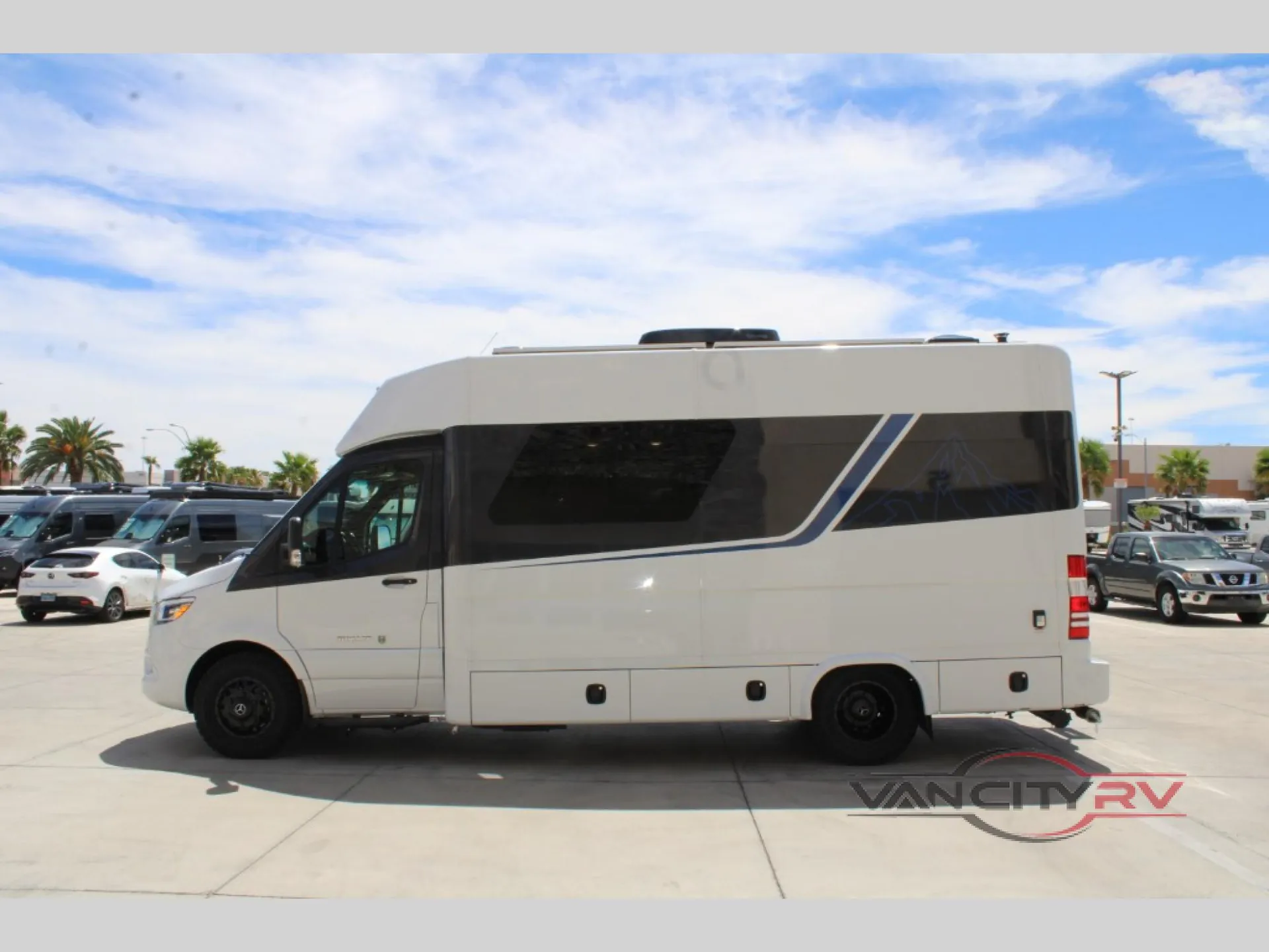 2025 Chinook RV Summit FTB - Photo 2