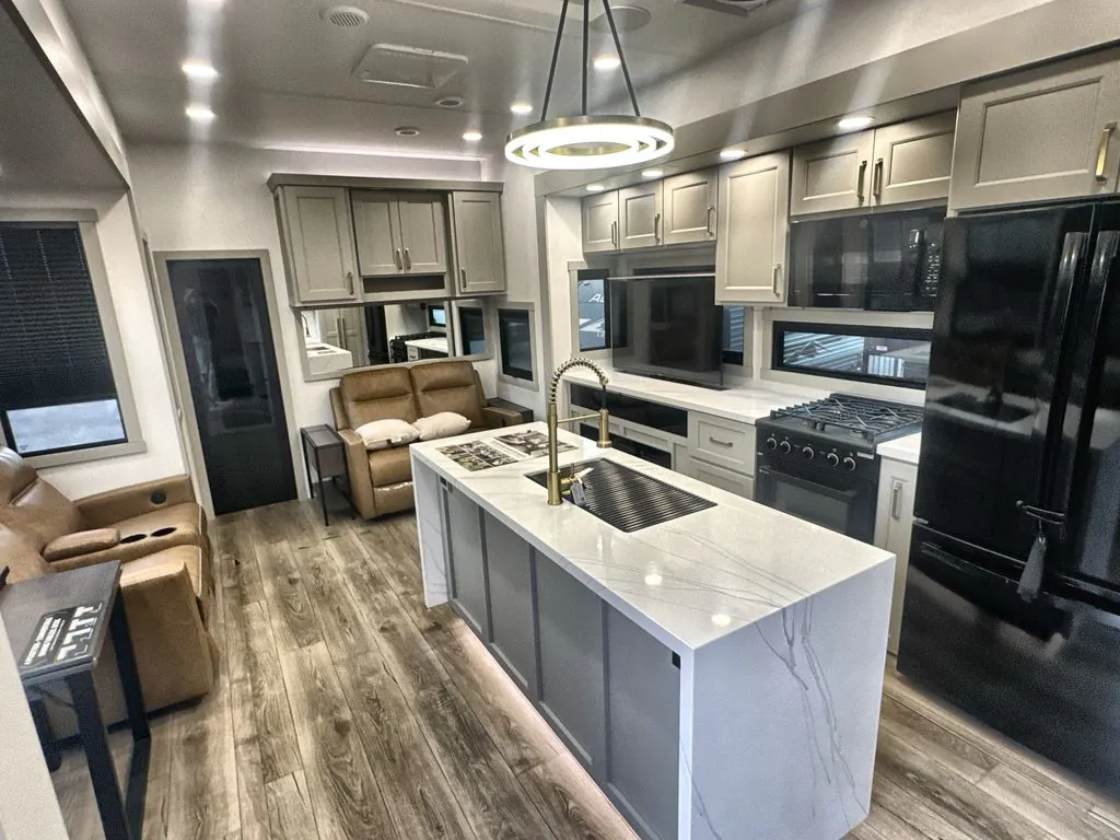 2026 Brinkley Model G 4100, Photos photo 9