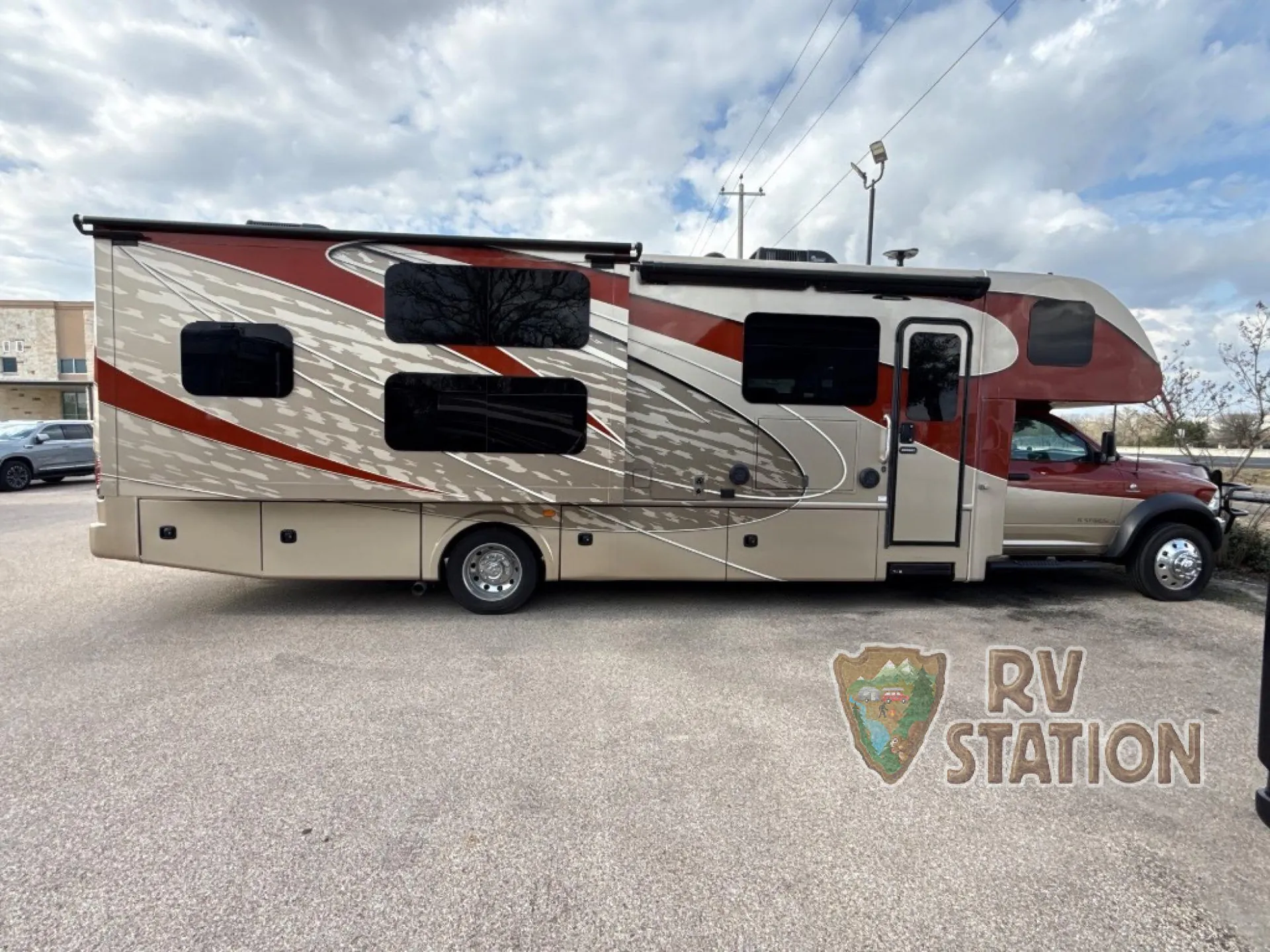 2018 Dynamax Corp Isata 5 Series 35DB - Photo 4