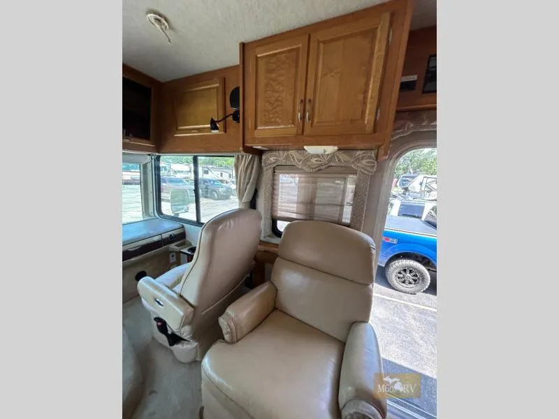 2006 Fleetwood RV Bounder 35E - Photo 4