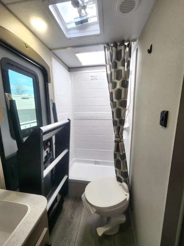 2026 Coachmen Catalina Legacy Edition 273DBHCK, Photos photo 32