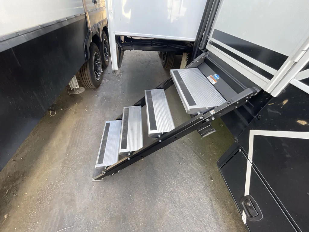 2026 Brinkley Model G 3950, Photos photo 9