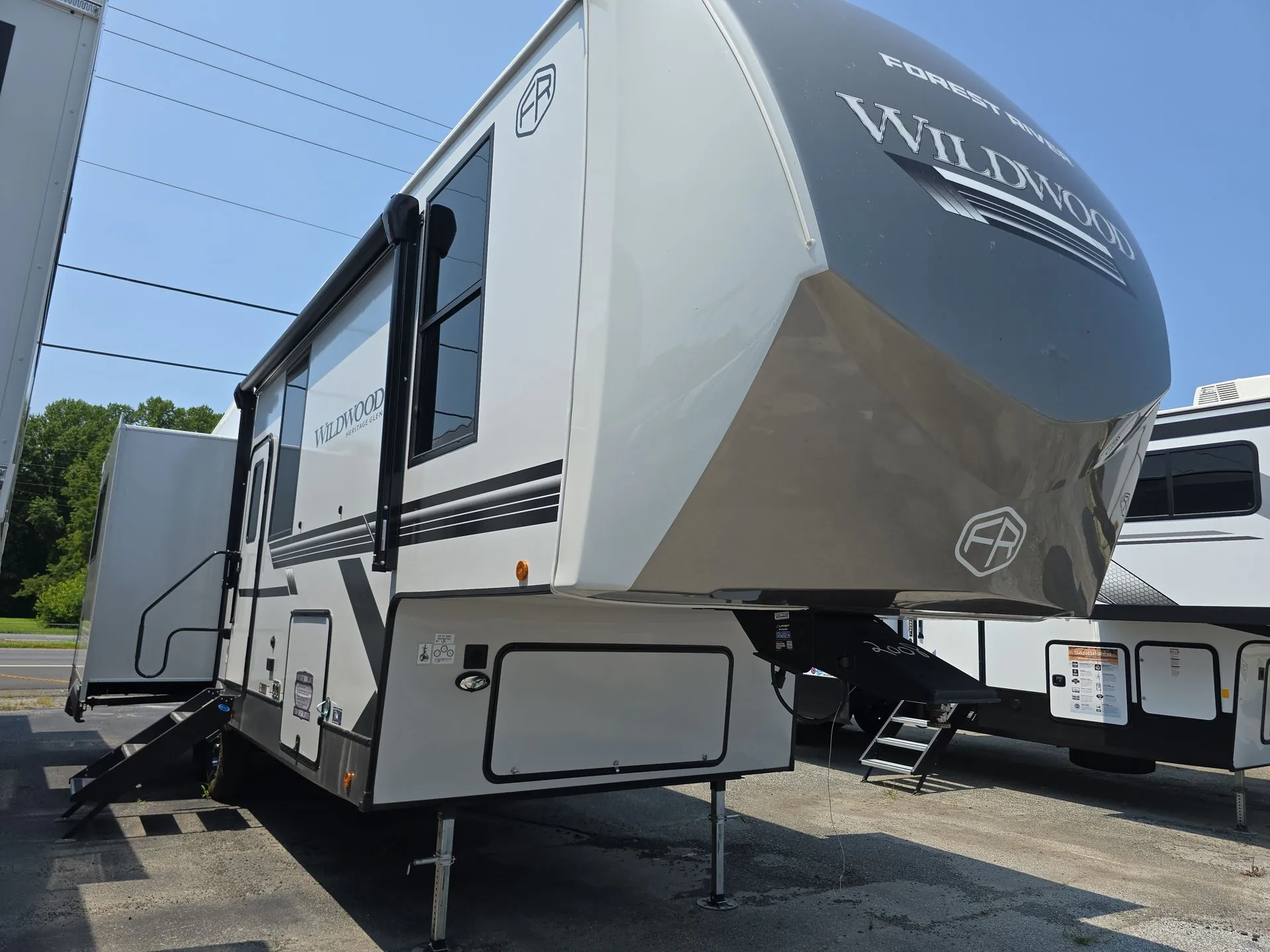 2027 Forest River Wildwood Heritage Glen 286RL dealer photo 1 from Camping World