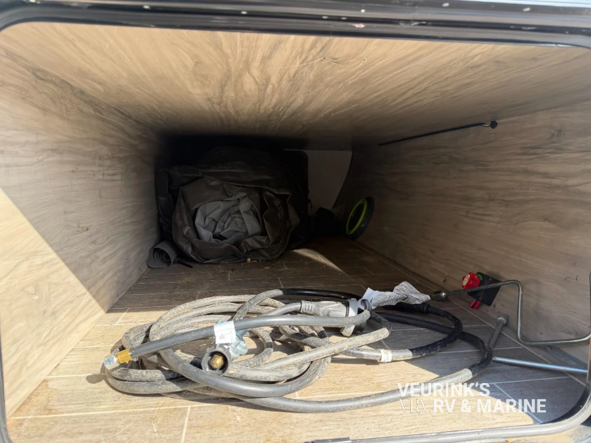2020 Forest River Cherokee Alpha Wolf 27RK-L — Photo 5