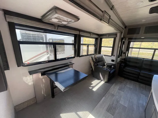 2021 Keystone Montana 3231CK, Photos photo 4
