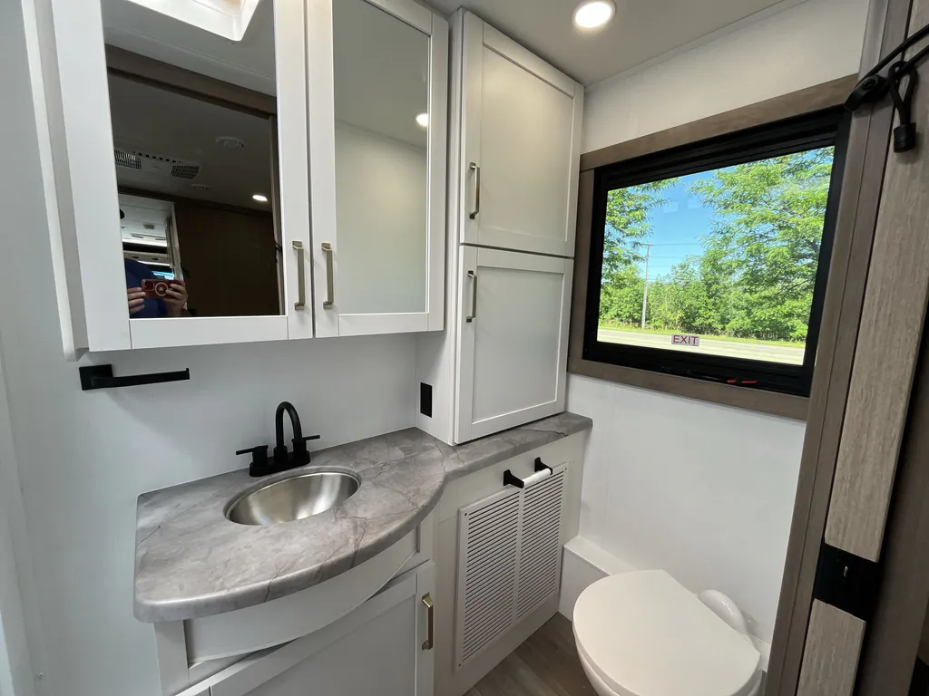 2027 Entegra Coach Vision XL 36C, Photos photo 20