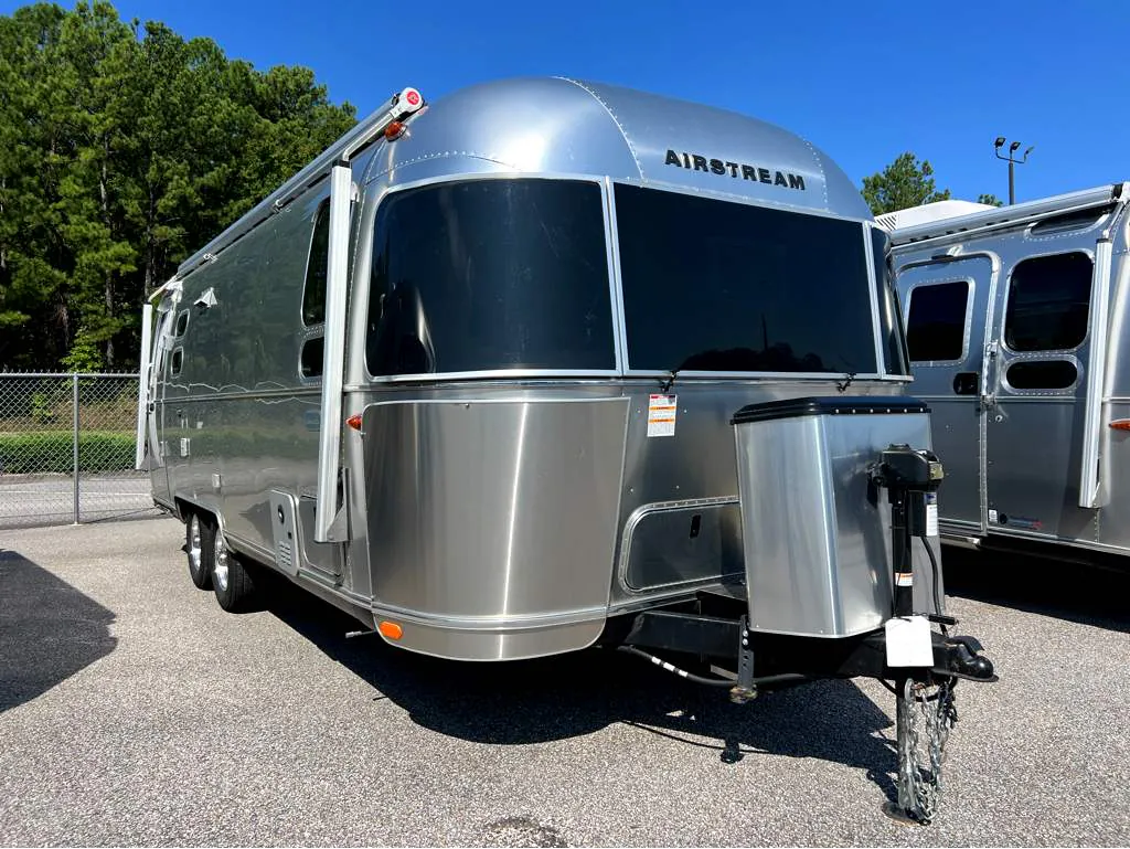 2022 Airstream Globetrotter 25FB - Photo 2