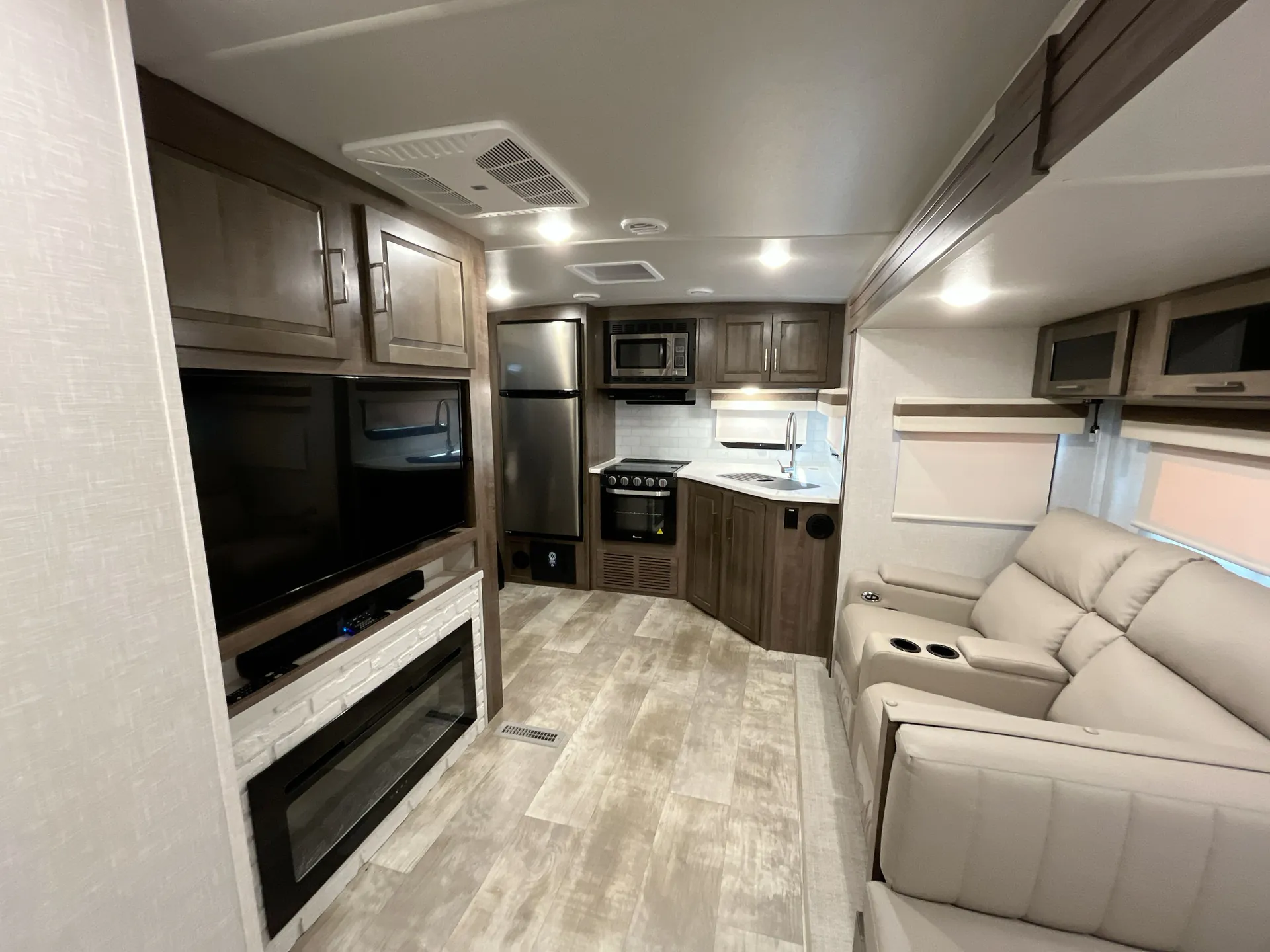 2023 Forest River Rockwood Ultra Lite 2614BS — living area main