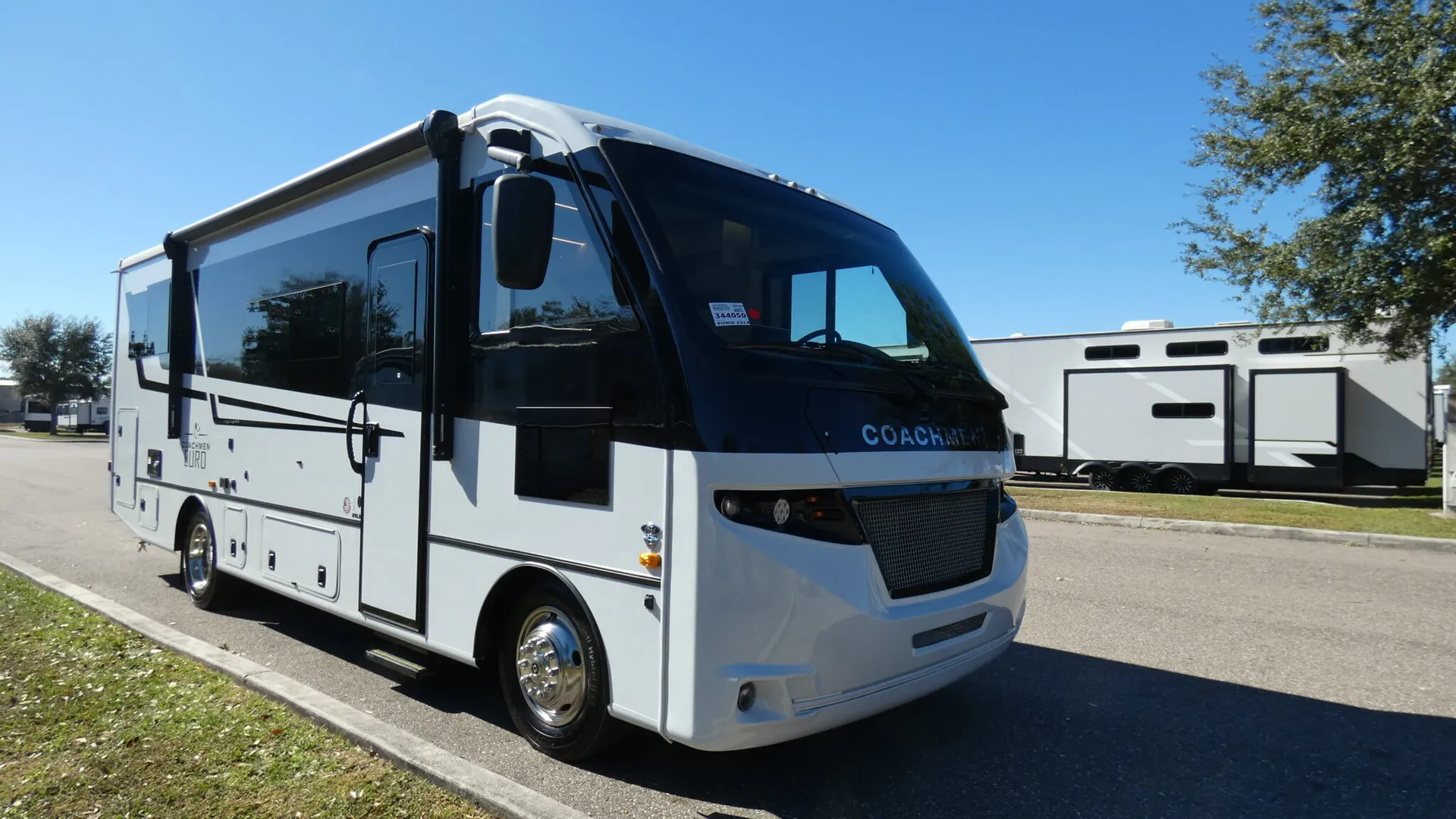 2026 Coachmen Euro 25LE - Photo 2
