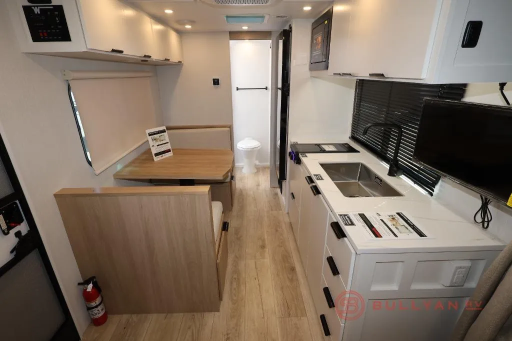 2026 Winnebago Micro Minnie 2000FRB - Photo 3