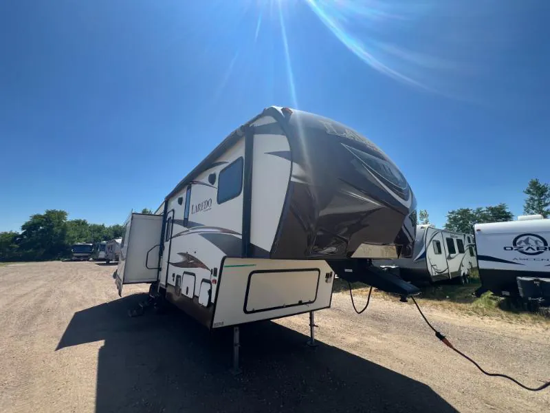 2015 Keystone Laredo 295SCK - Photo 2