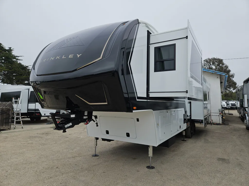 2026 Brinkley Model Z 3600, Photos photo 4