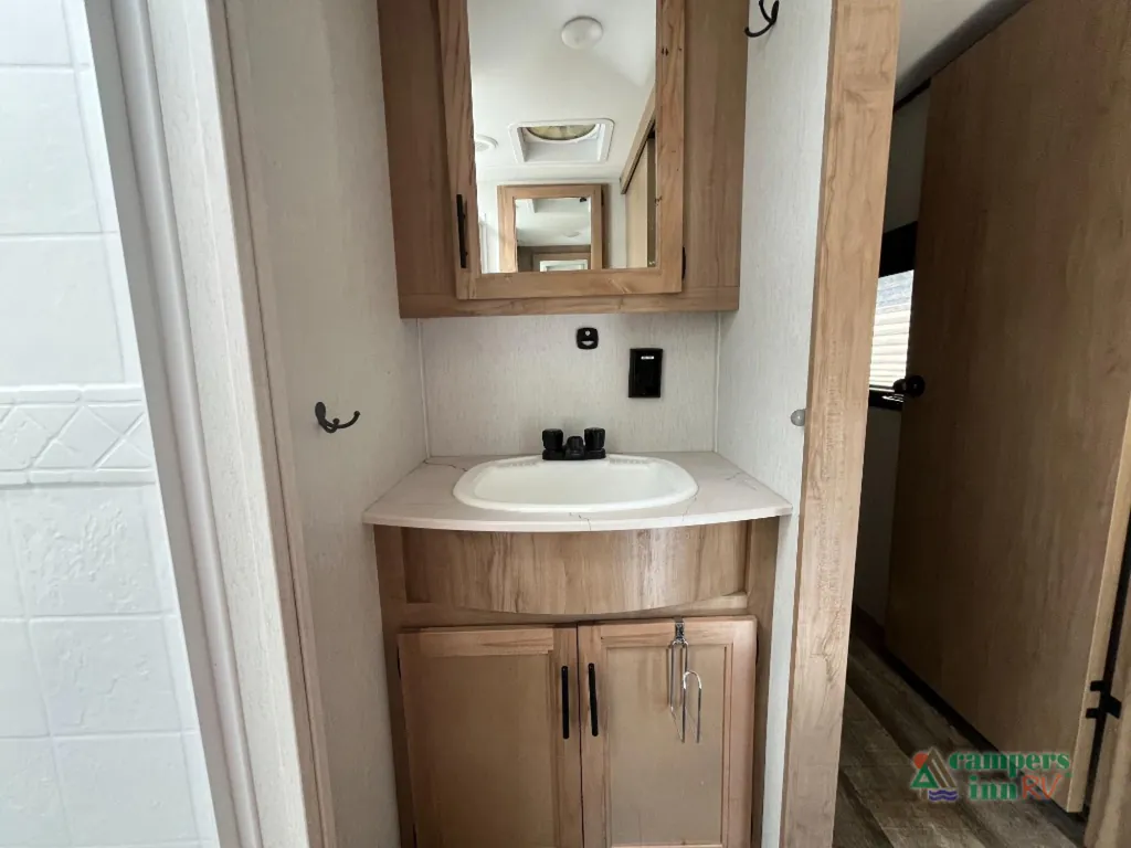 2023 Forest River Cherokee Arctic Wolf 3550 SUITE, Photos photo 19