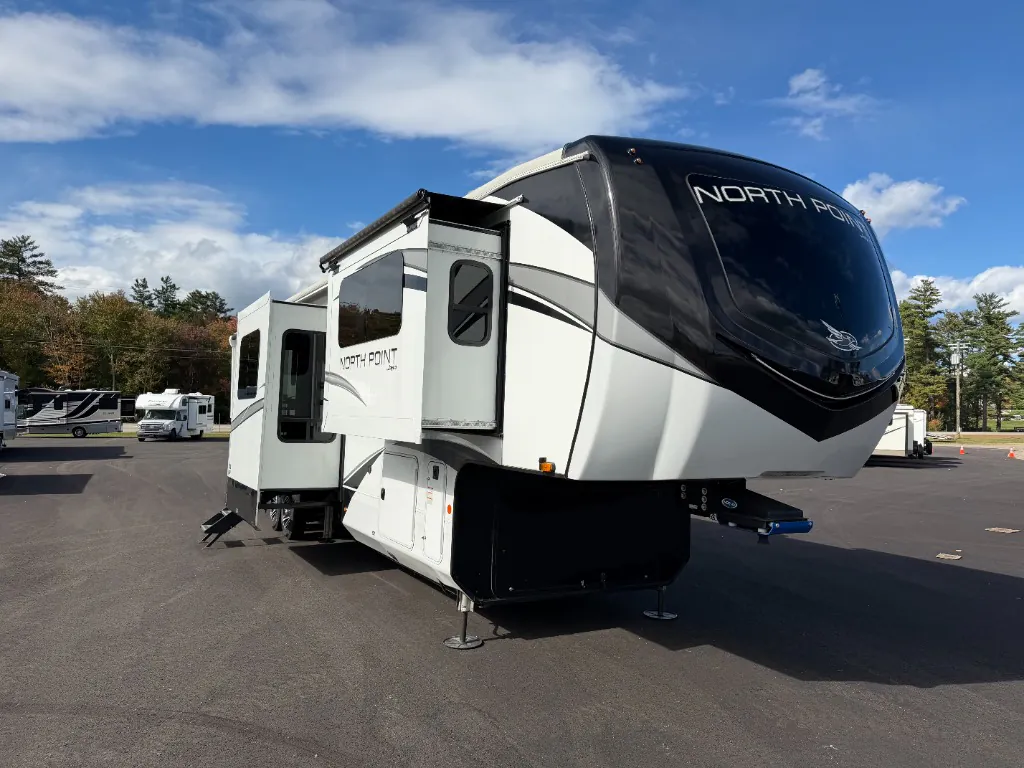 2023 Jayco North Point 382FLRB - Photo 2
