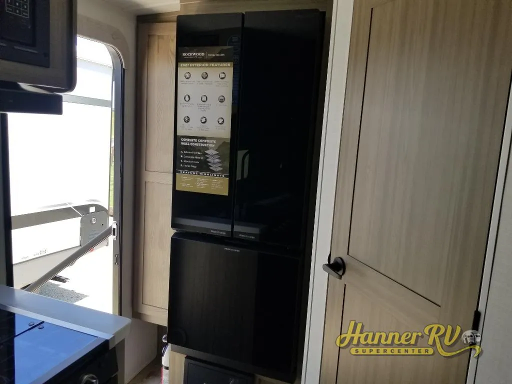 2027 Forest River Rockwood Mini Lite 2109S - Photo 4