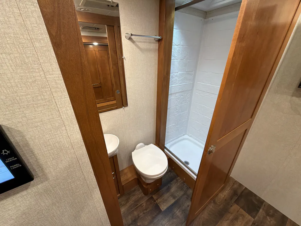 2019 Tiffin Wayfarer 24 FW, Photos photo 17