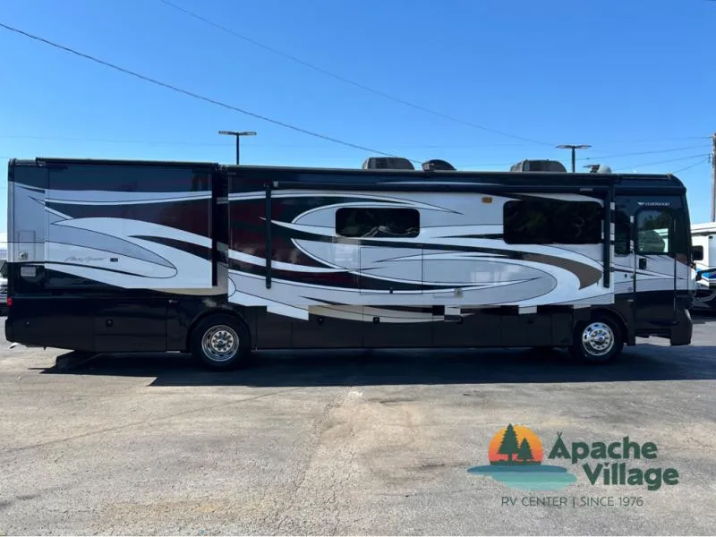 2017 Fleetwood Pace Arrow LXE 38F - Photo 4