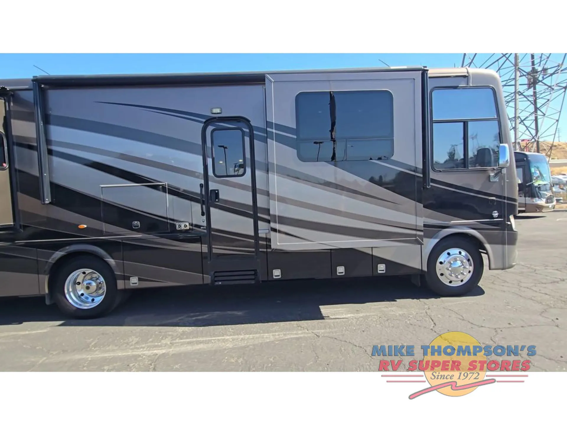 2018 Newmar Canyon Star 3513 - Photo 4