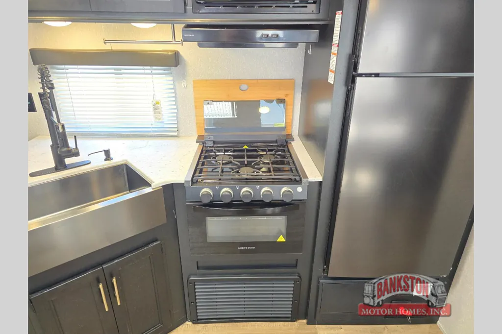 2022 Forest River Cherokee 324TS, Photos photo 11