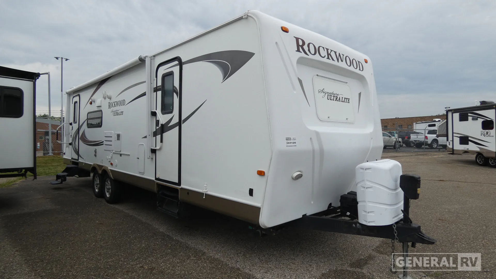 2012 Forest River Rockwood Signature Ultra Lite 8314BSS - Photo 2