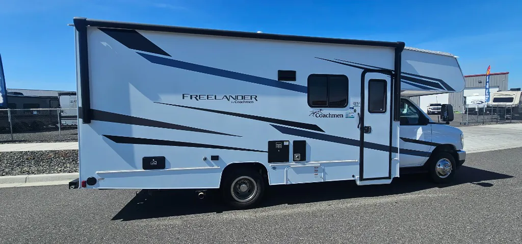 2023 Coachmen Freelander 23FS - Photo 4