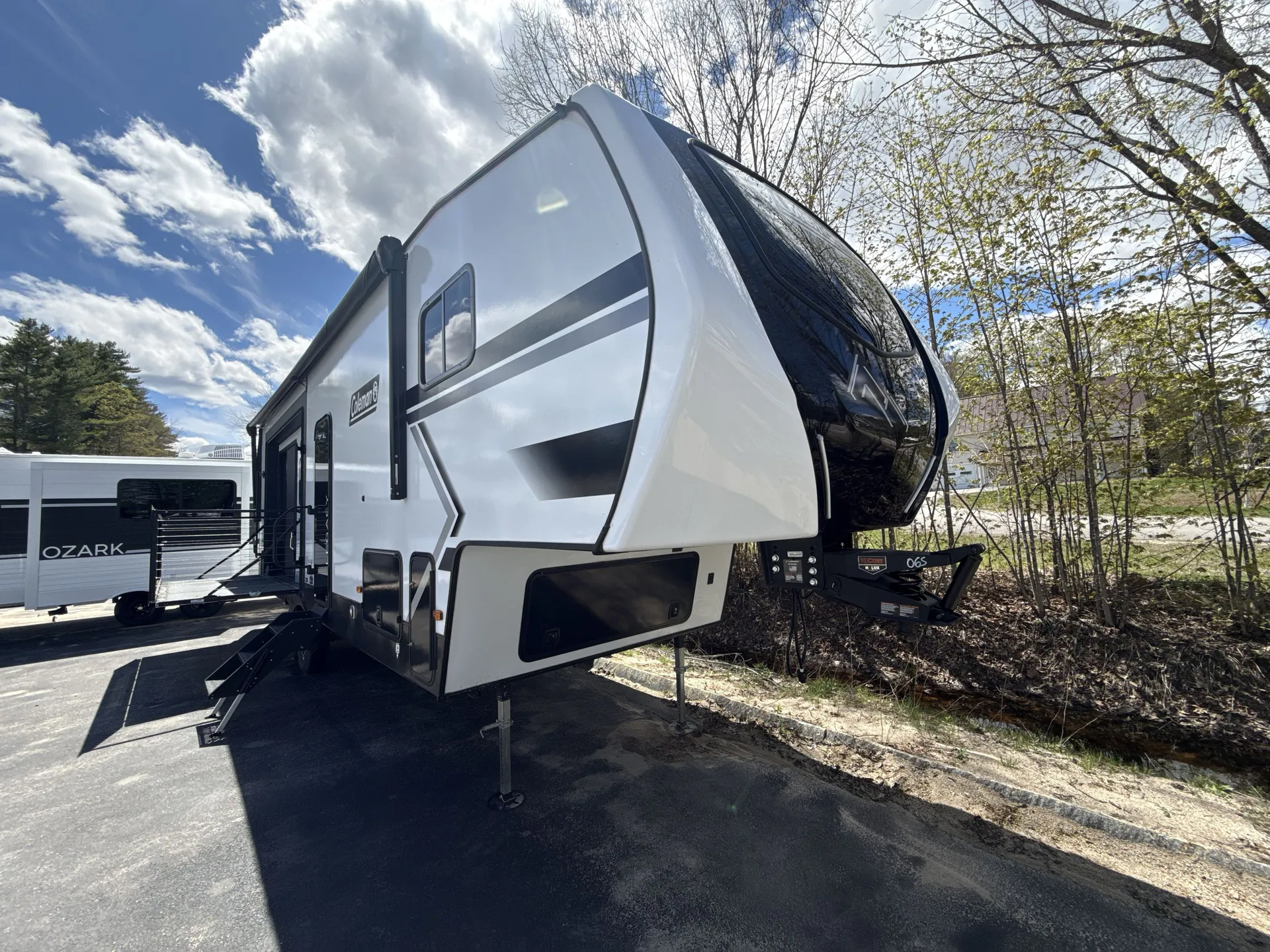 2026 Keystone Coleman Legacy 2800SUNDECK - Photo 2
