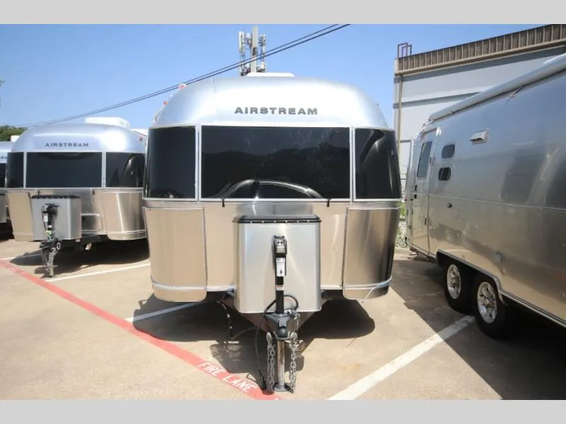 2022 Airstream Flying Cloud 25RB - Photo 2