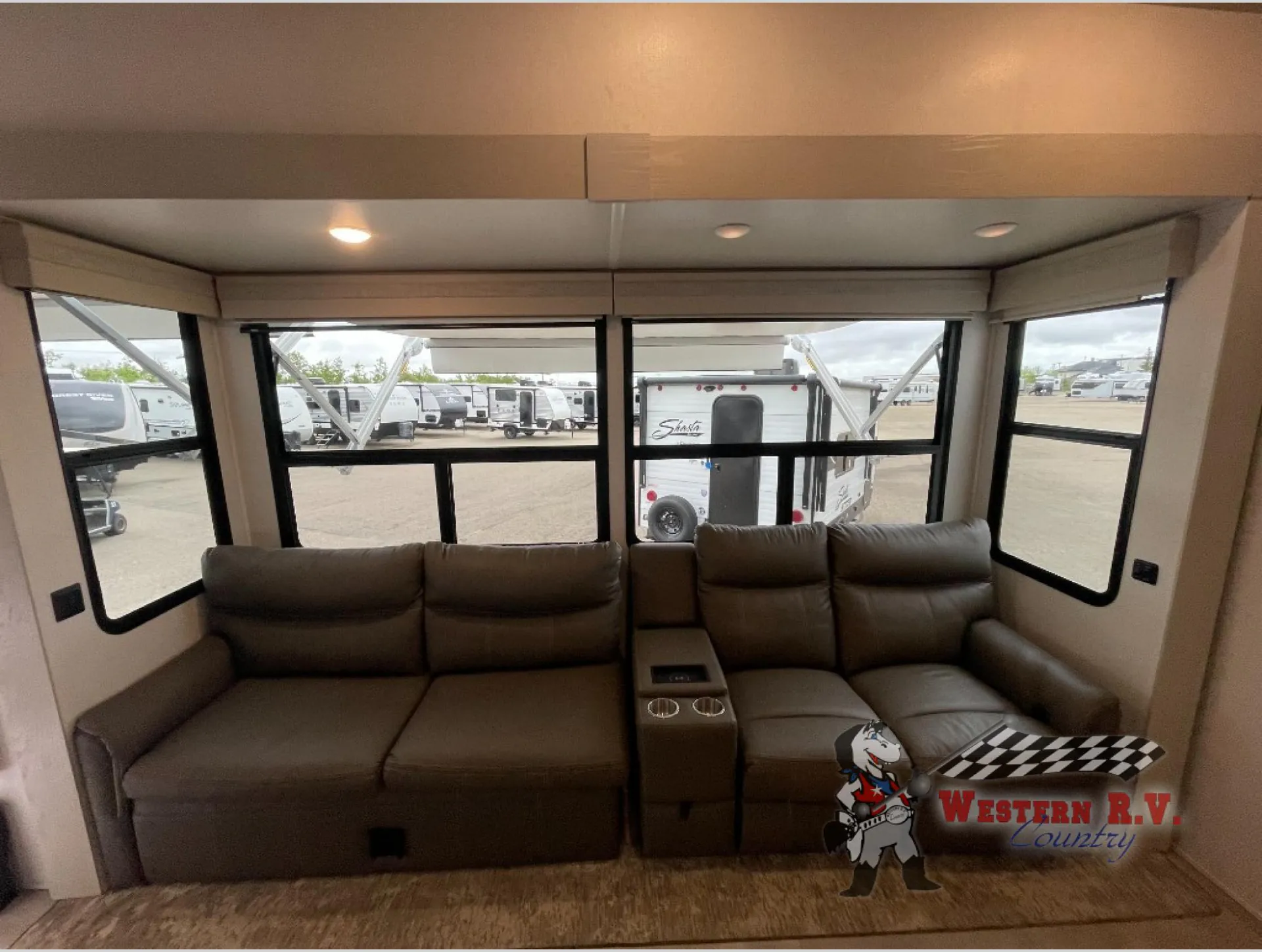2023 Palomino Columbus 375BH dealer photo 8 from Western RV Country