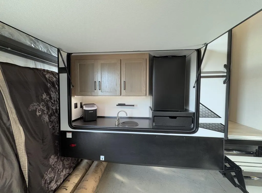 2025 Forest River Sandpiper 3880BH — Photo 5