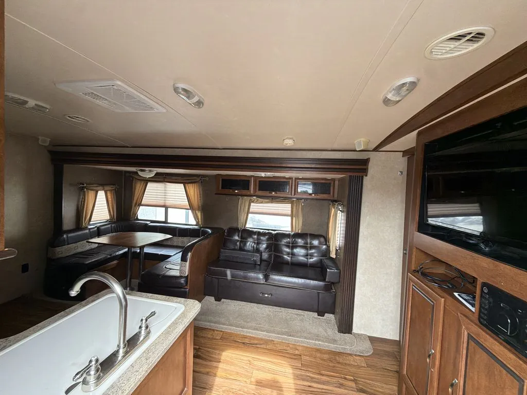 2016 Forest River Vibe 272BHS, Photos photo 9