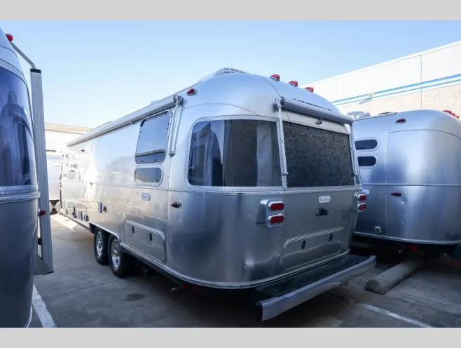 2026 Airstream Flying Cloud 28RB Twin - Photo 2
