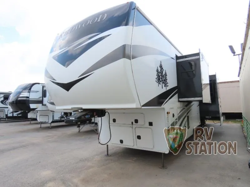 2021 Redwood RV Redwood 4001LK - Photo 2