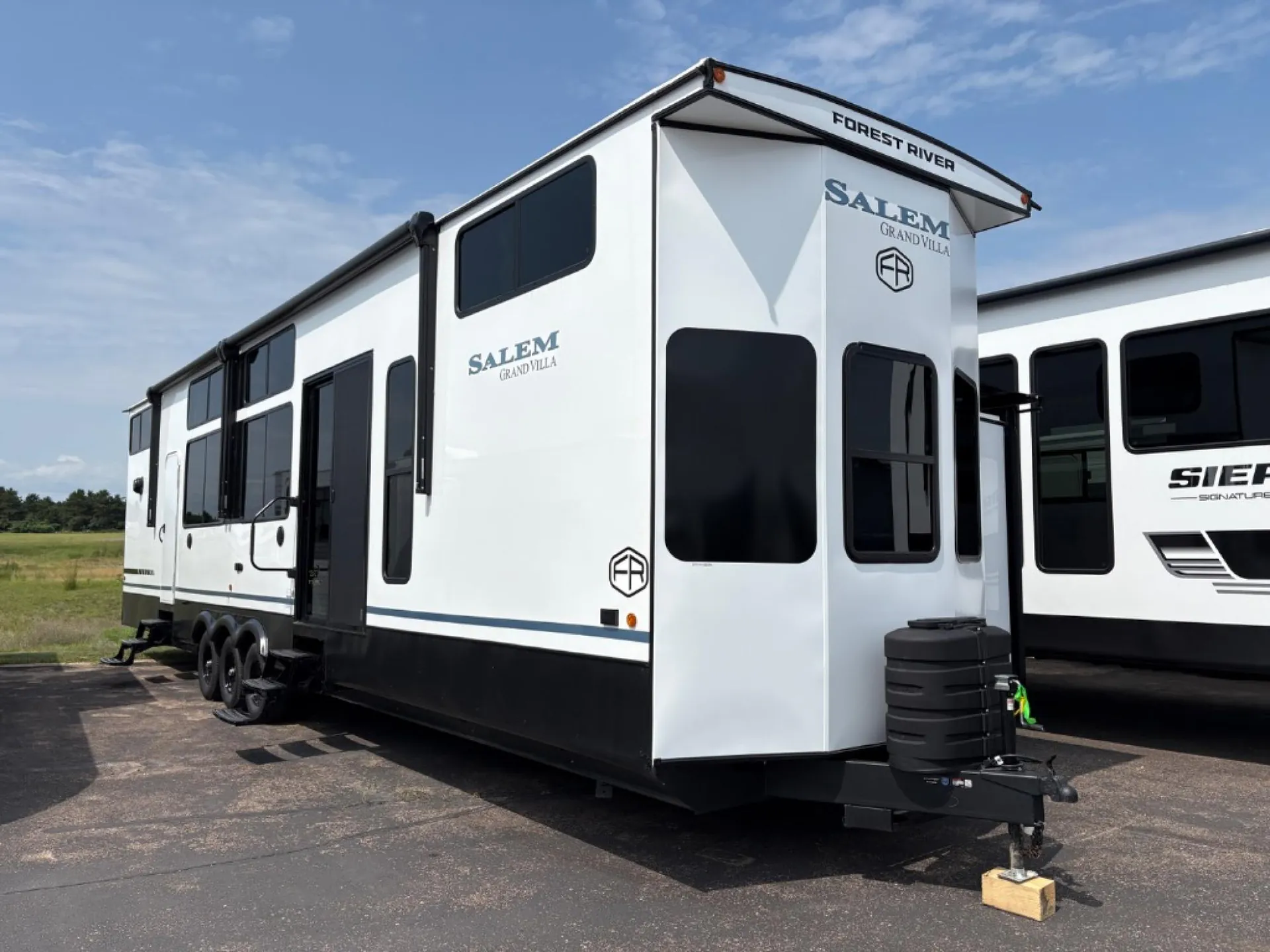 2027 Forest River Salem Grand Villa 42ZEN dealer photo 1 from Dick's RV