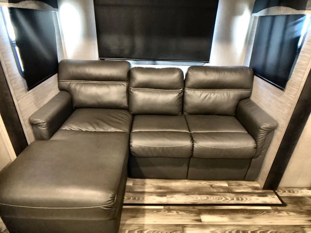 2022 Highland Ridge Silverstar S-Lite 212FB - Photo 4