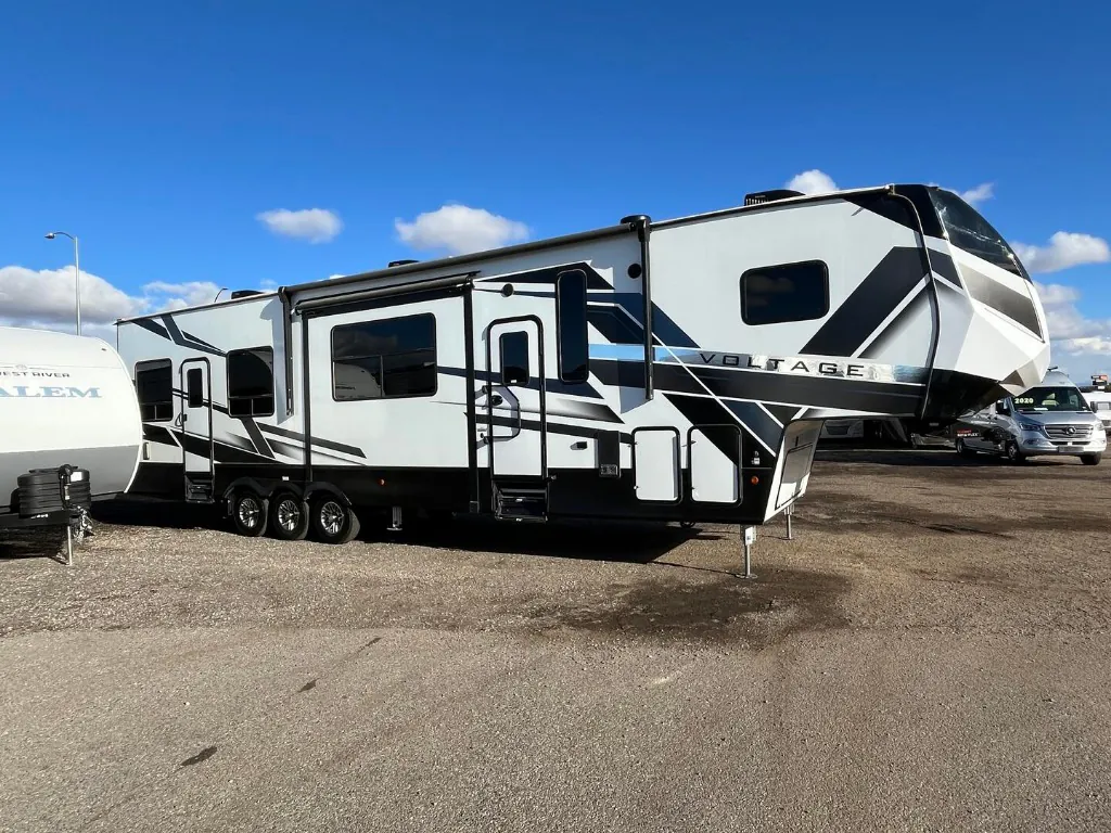 2023 Dutchmen Voltage Triton 3911 - Photo 2