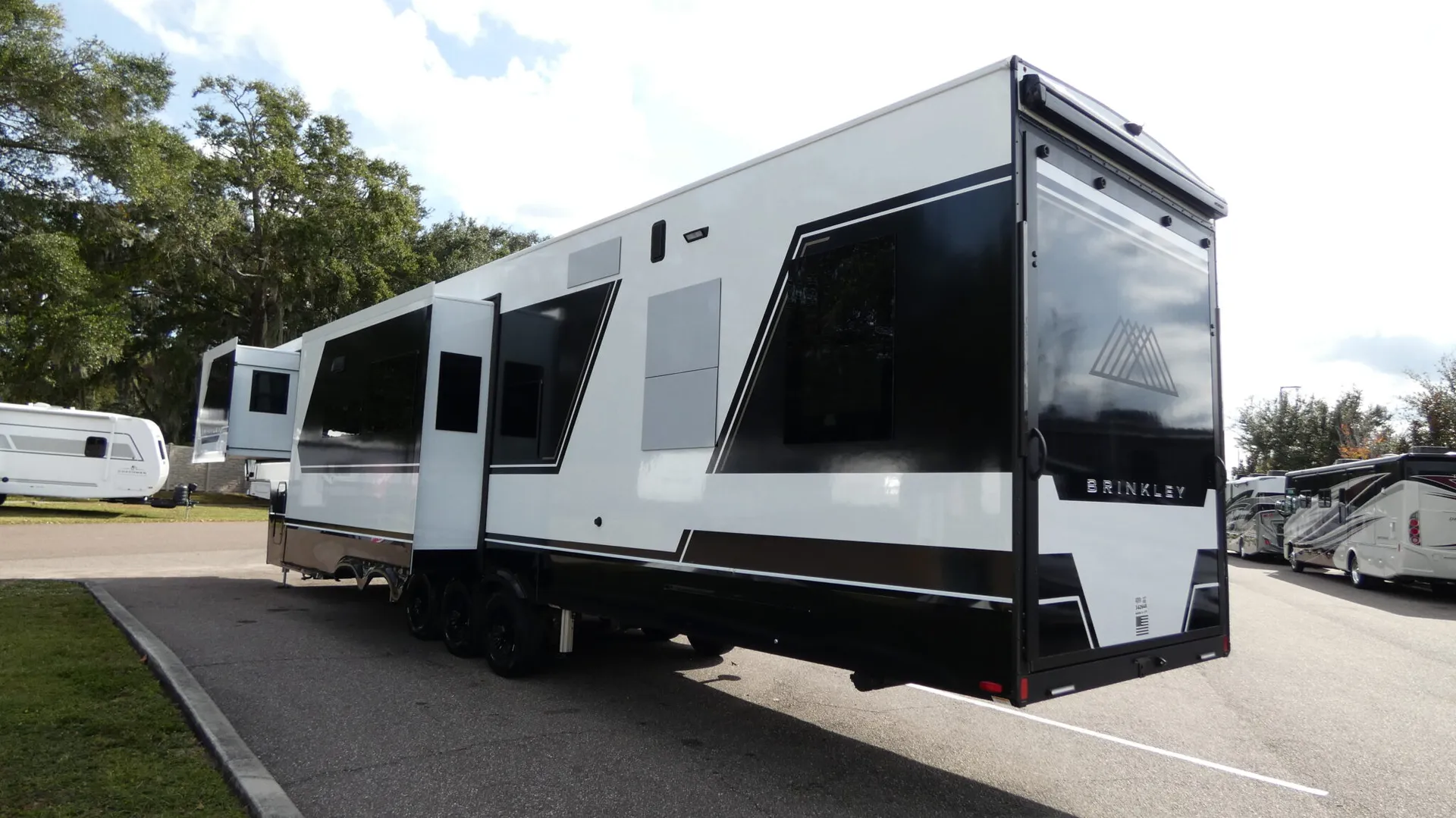 2026 Brinkley Model G 4170 - Photo 4