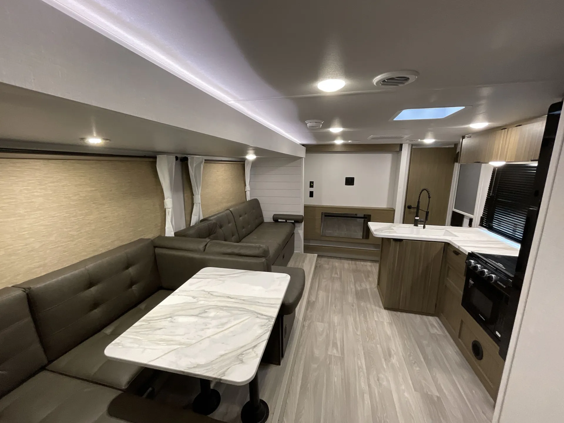 2027 Forest River Salem Cruise Lite 28VBXL — living area main