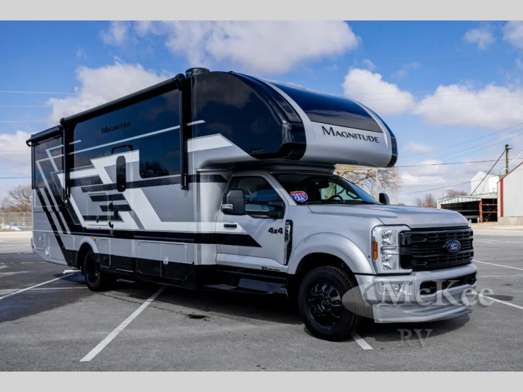 2026 Thor Motor Coach Magnitude GRAND X32 - Photo 2