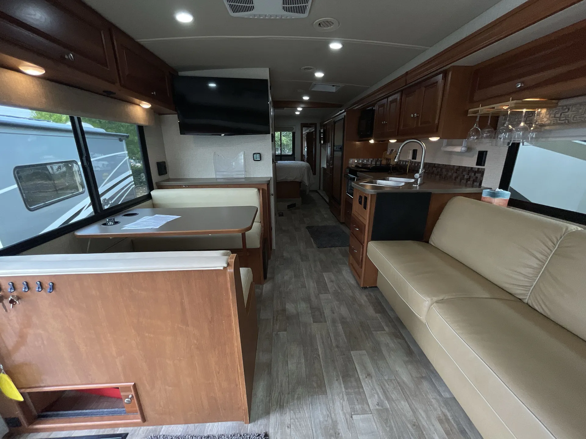 2018 Winnebago Sunstar 29V - Photo 3