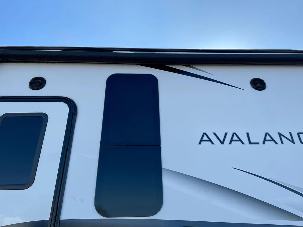 2023 Keystone Avalanche 390DS, Photos photo 36