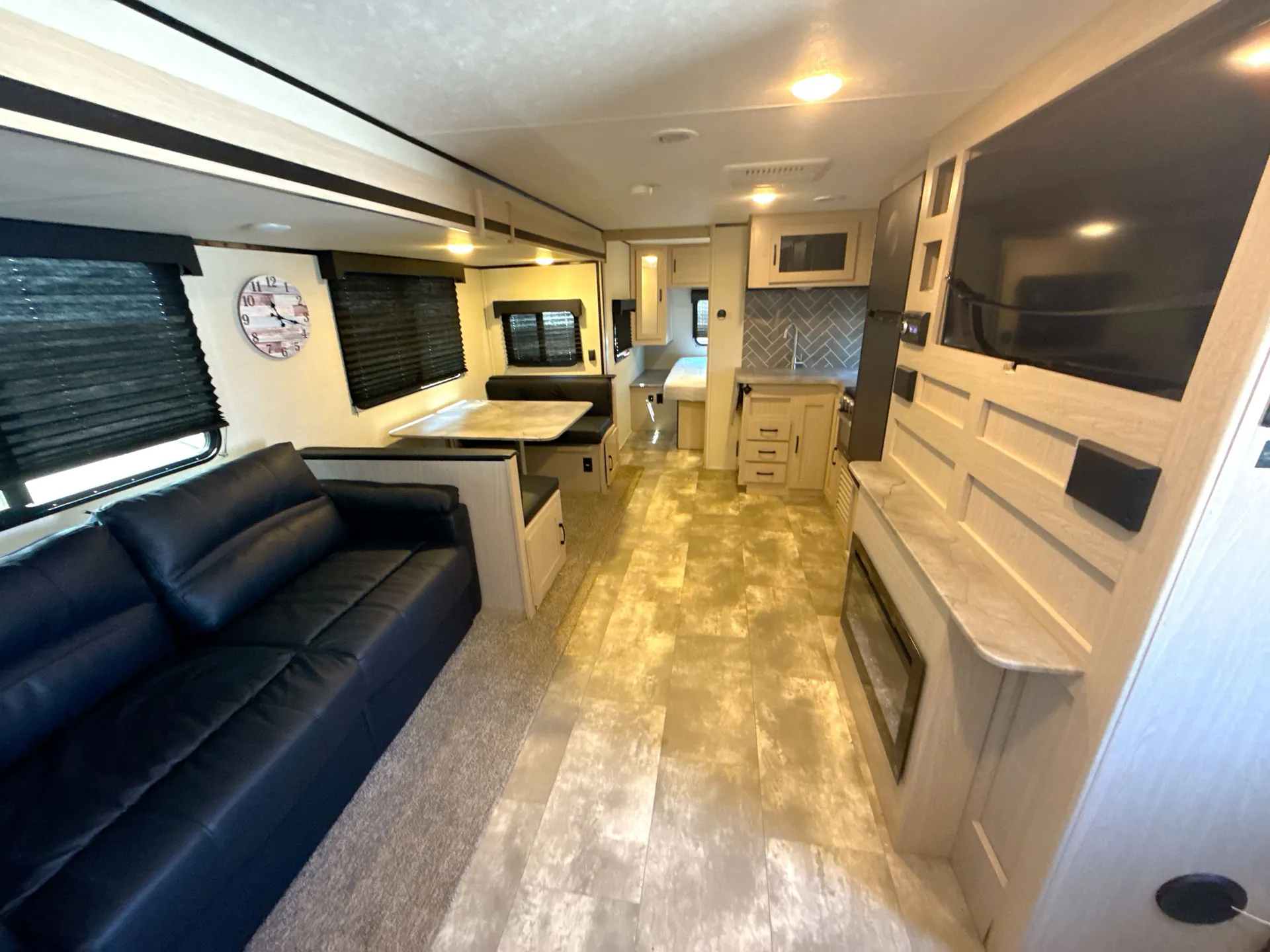 2022 Coachmen Apex Ultra-Lite 284BHSS — living area main